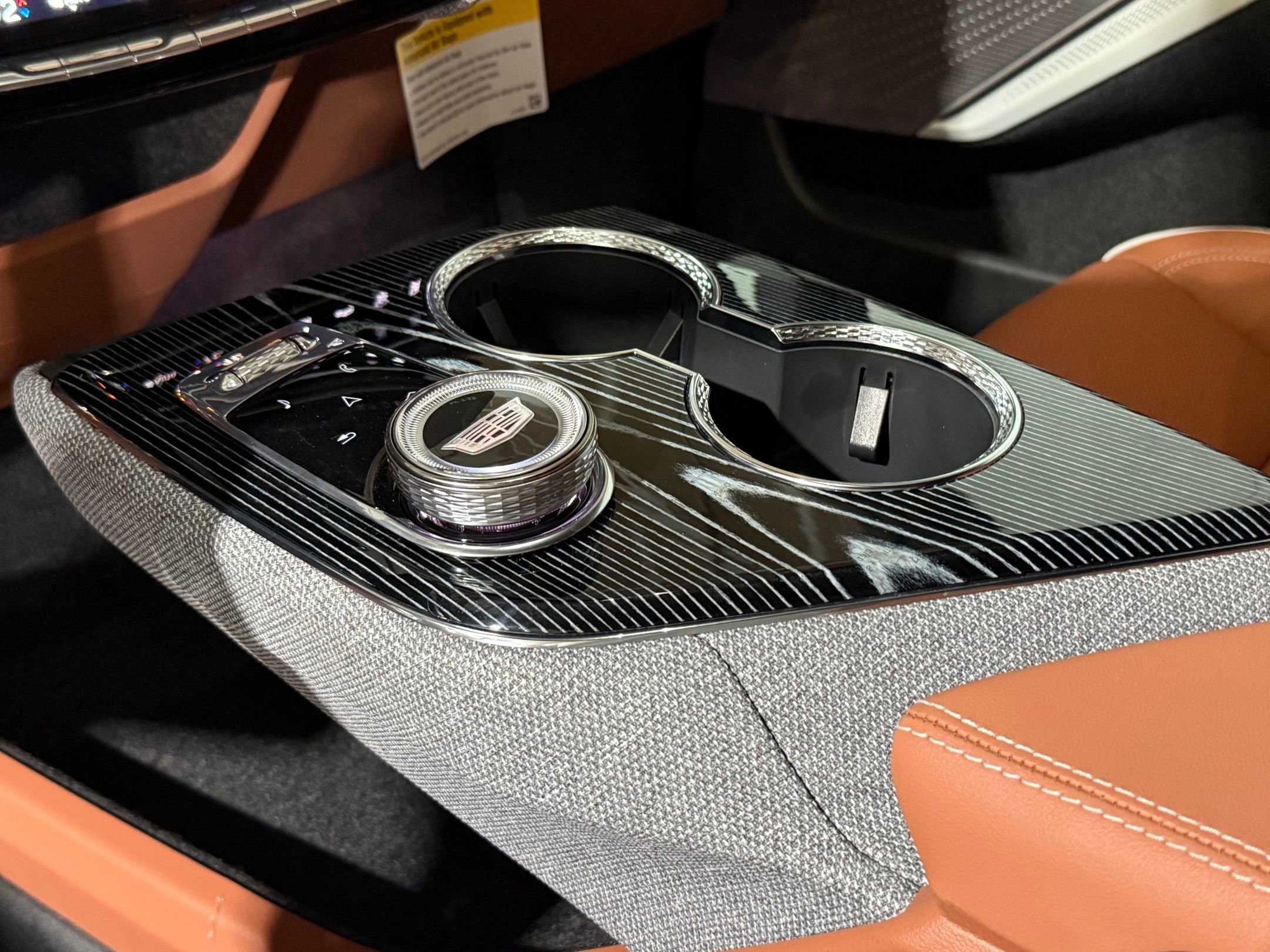 New 2026 Cadillac Optiq Luxury 2 image 35