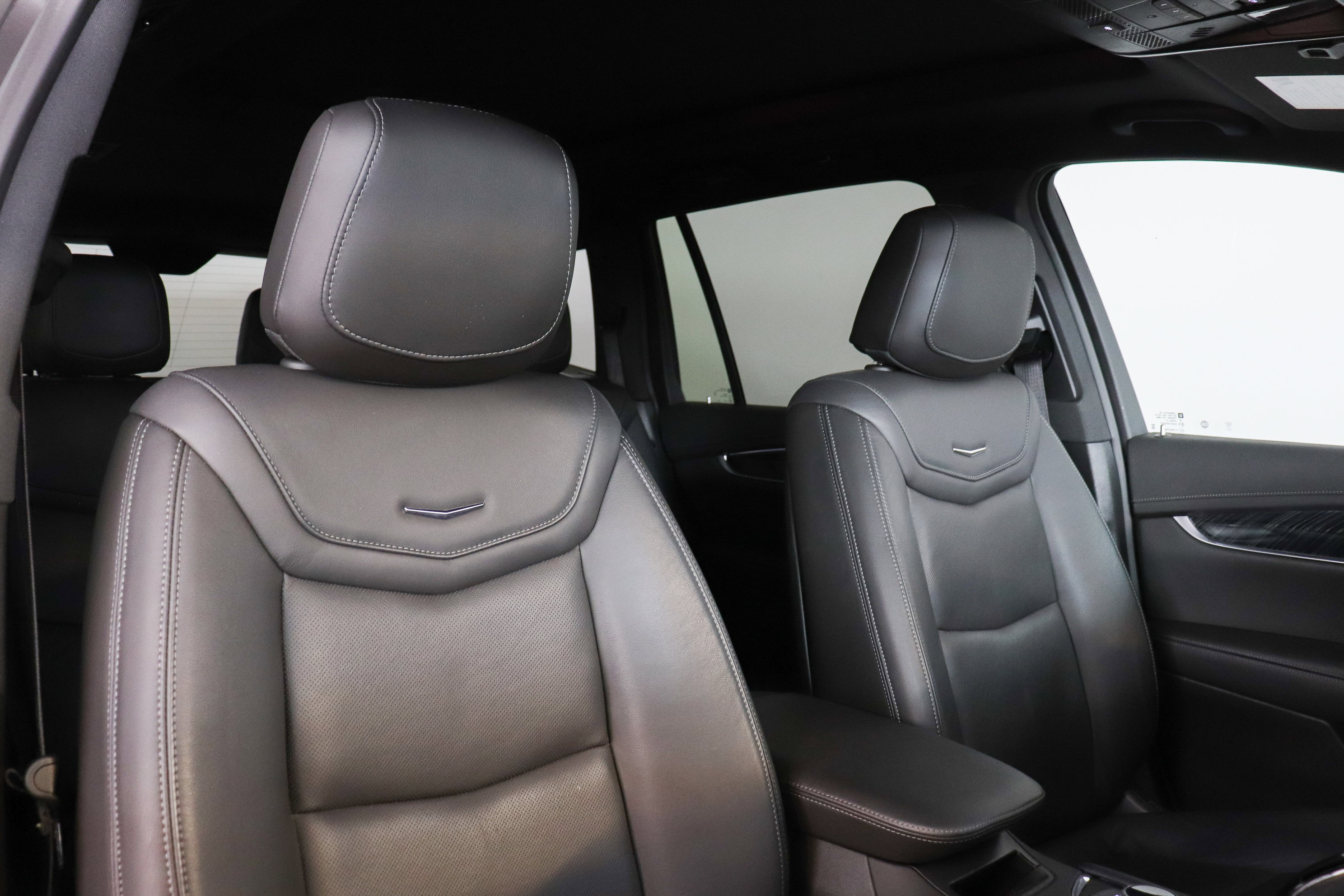 Used 2023 Cadillac XT6 Premium Luxury w/ LPO, Floor Liner Package AWD/4WD image 17