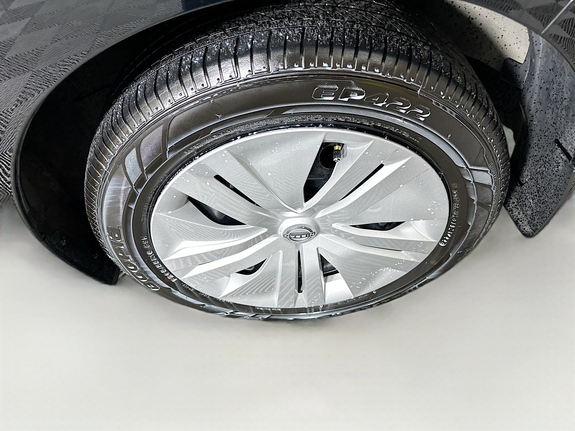 Used 2025 Nissan Leaf S image 11