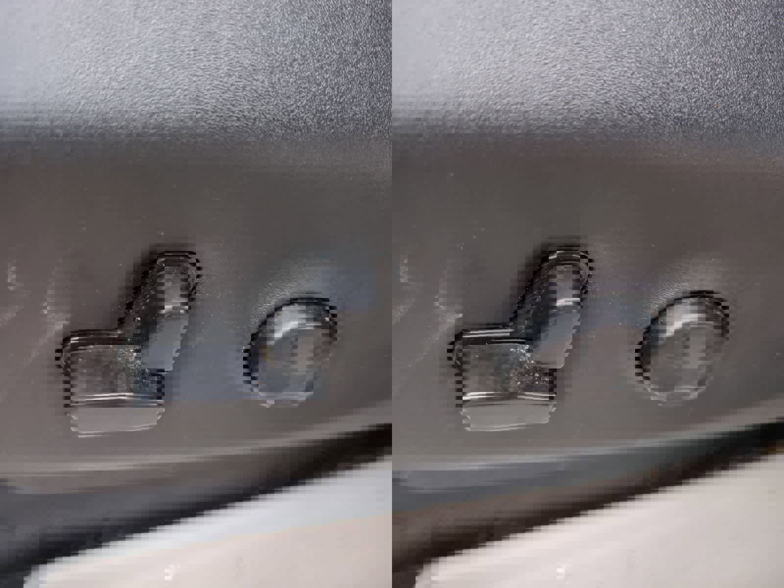 Used 2018 Chrysler Pacifica Touring-L Plus w/ Tire & Wheel Group image 17