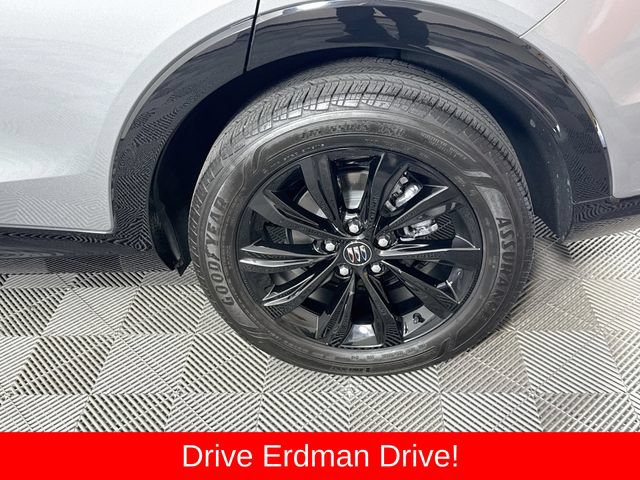 Used 2024 Buick Envista Sport Touring w/ Convenience I Package FWD image 4