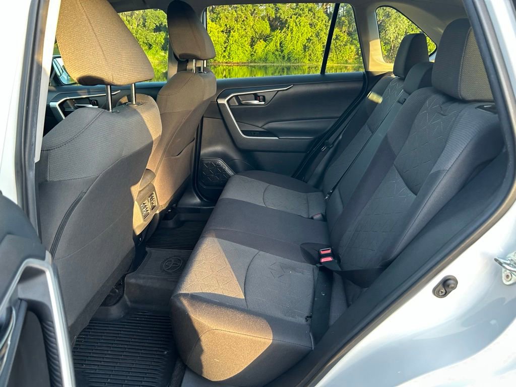 Used 2021 Toyota RAV4 XLE FWD image 14