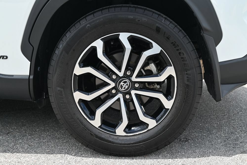 Used 2023 Toyota Corolla Cross AWD Hybrid image 8