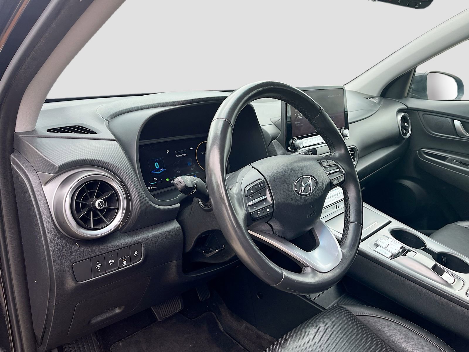 Used 2023 Hyundai Kona Limited w/ Cargo Package FWD image 9