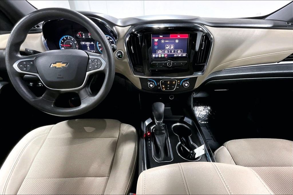Used 2023 Chevrolet Traverse LS image 18