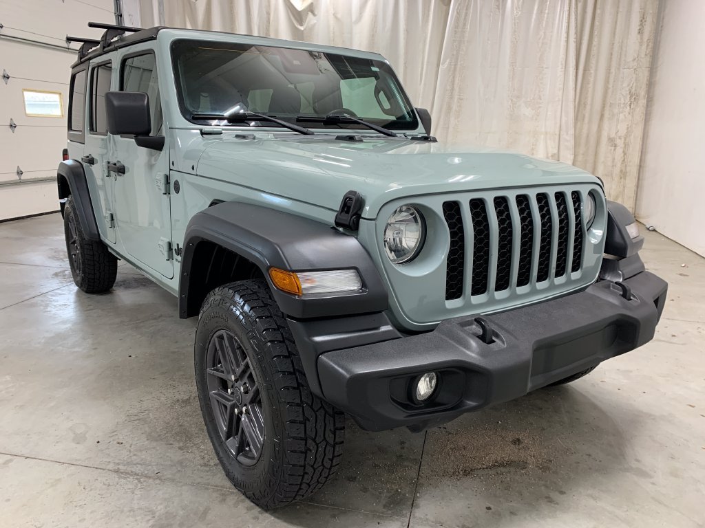 Used 2024 Jeep Wrangler Unlimited Sport AWD/4WD image 2