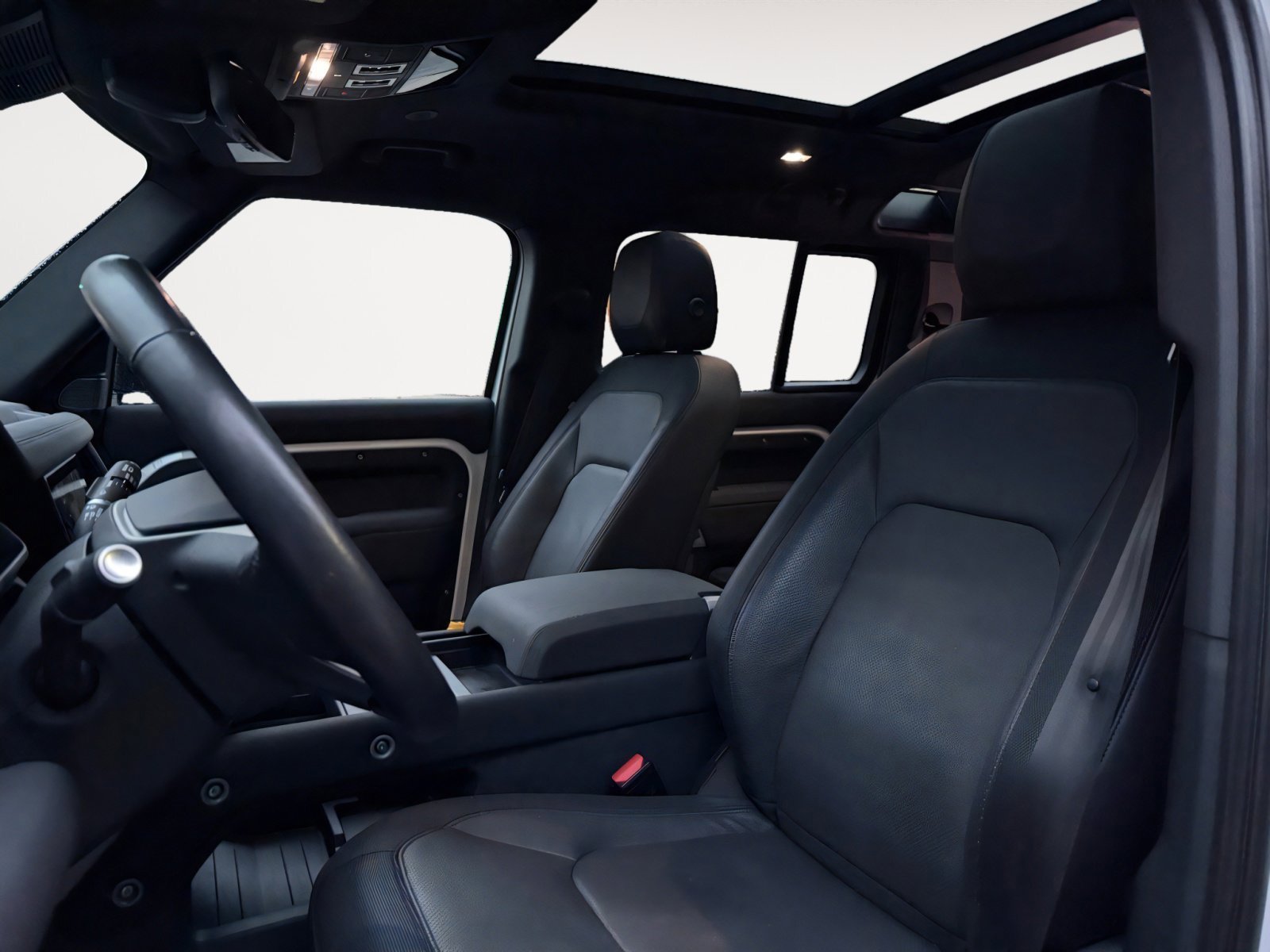 Used 2023 Land Rover Defender 110 X-Dynamic SE image 12