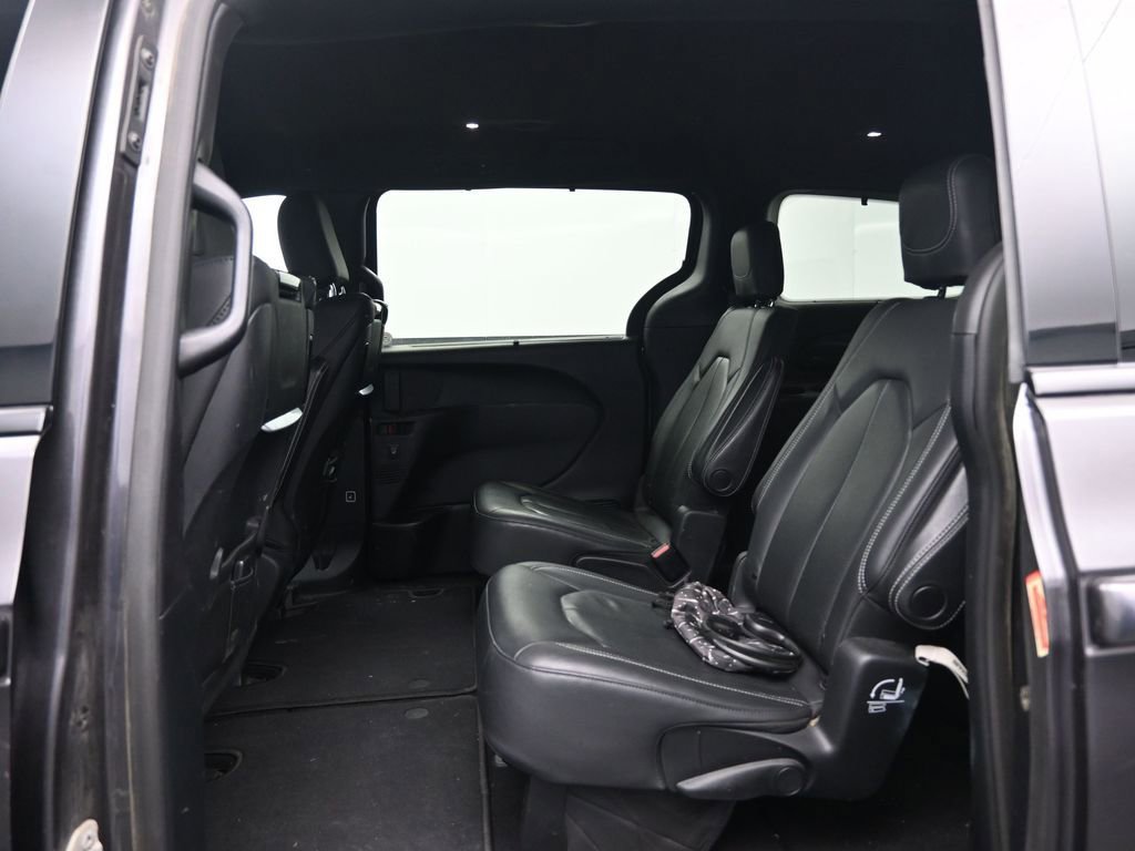 Used 2020 Chrysler Pacifica Touring-L Plus image 19