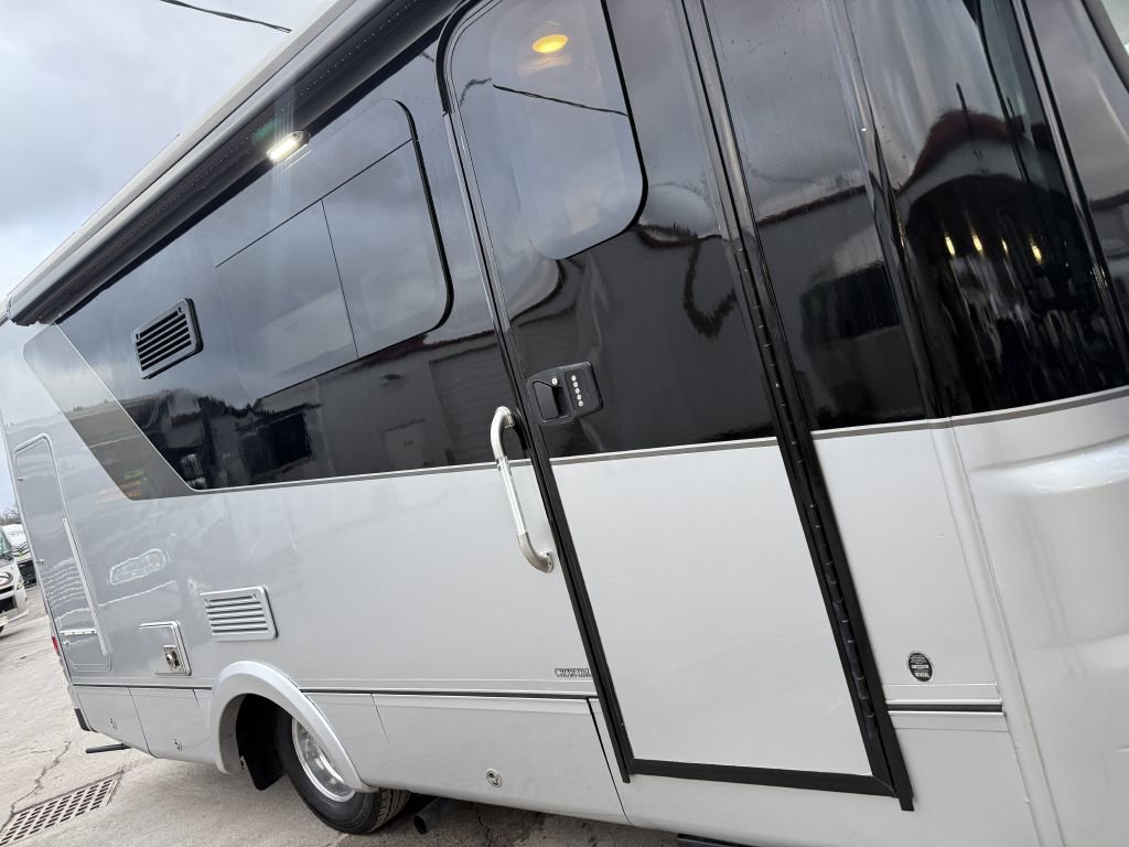 Used 2017 Mercedes-Benz Sprinter 3500 image 21