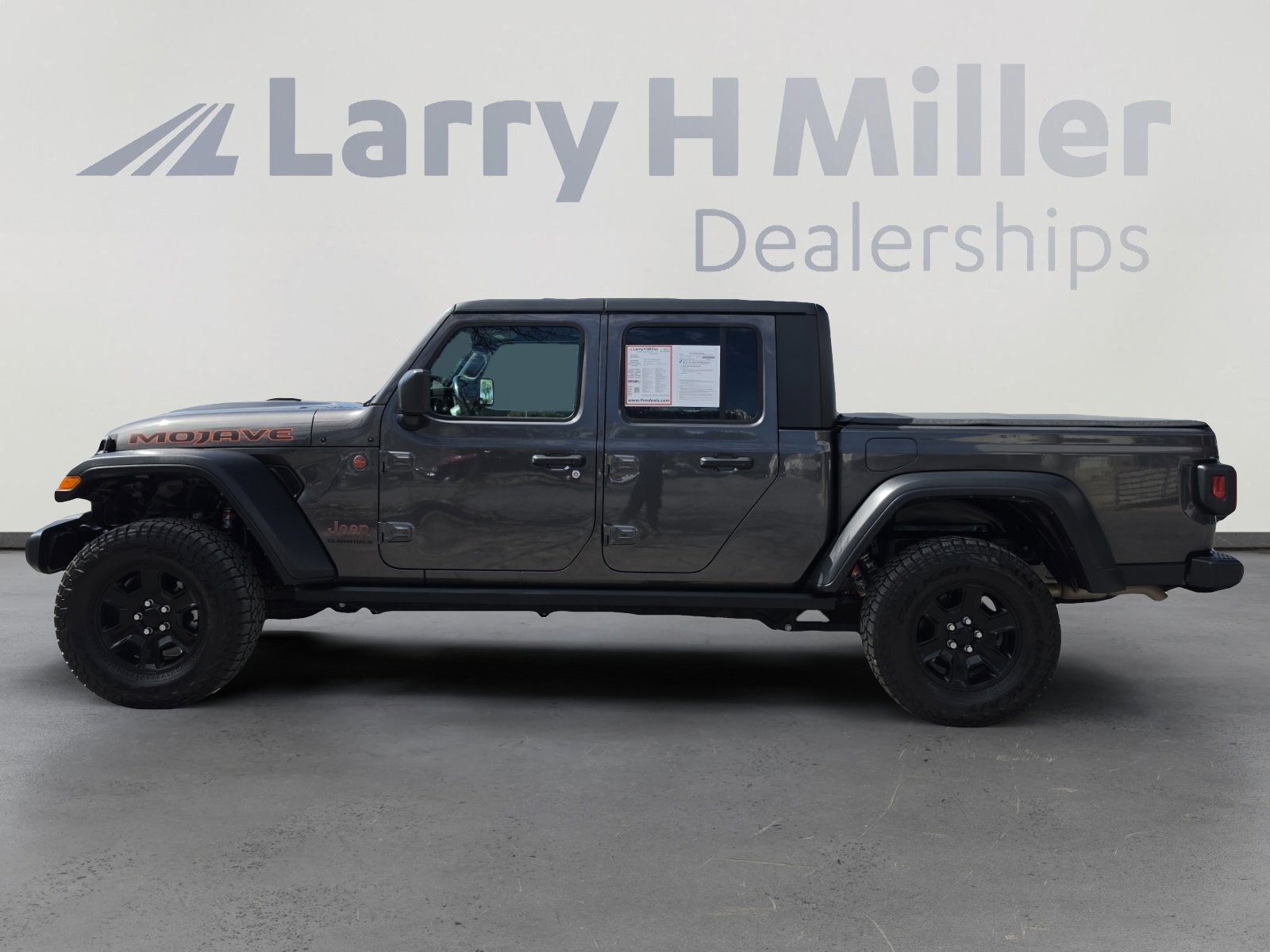 Used 2023 Jeep Gladiator Mojave image 2