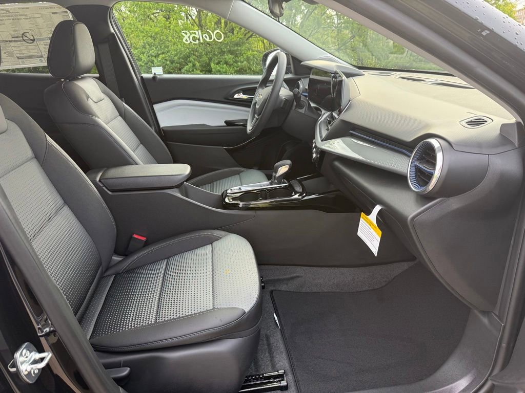 New 2026 Chevrolet Trax LT w/ Driver Confidence Package FWD image 20