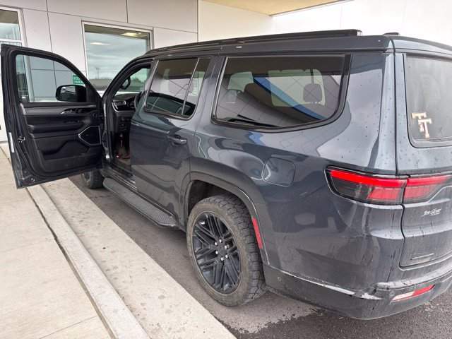 Used 2022 Jeep Wagoneer Series III AWD/4WD image 22