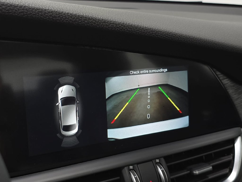 Used 2019 Alfa Romeo Giulia AWD image 17