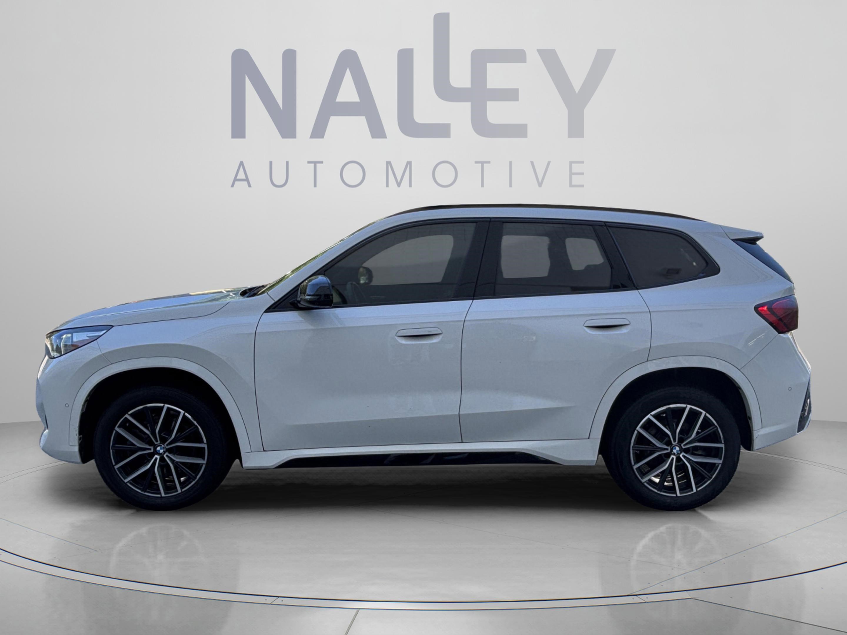 Used 2023 BMW X1 xDrive28i AWD/4WD image 2