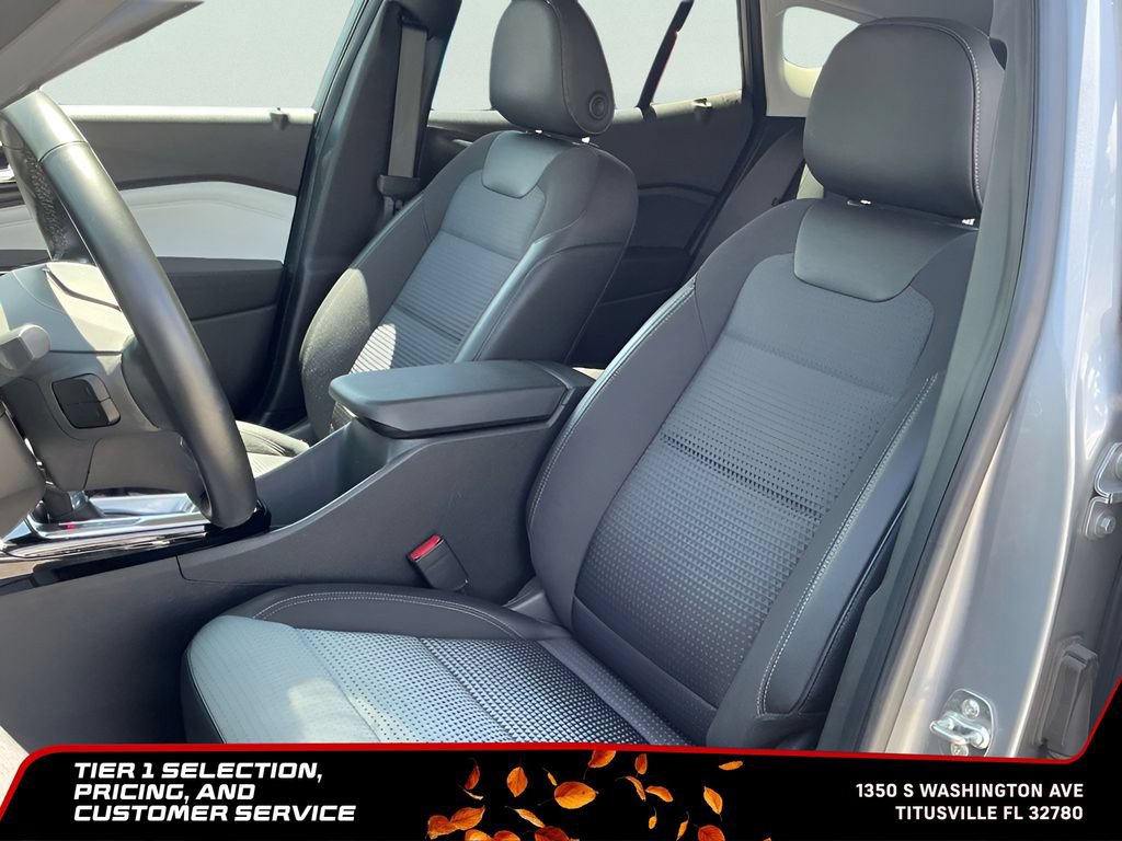 Used 2025 Chevrolet Trax LT w/ LT Convenience Package FWD image 29