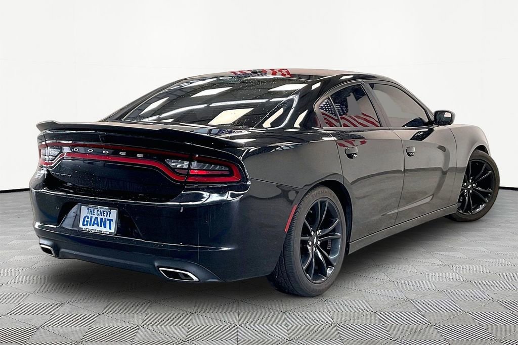Used 2018 Dodge Charger SXT w/ Blacktop Package RWD image 7