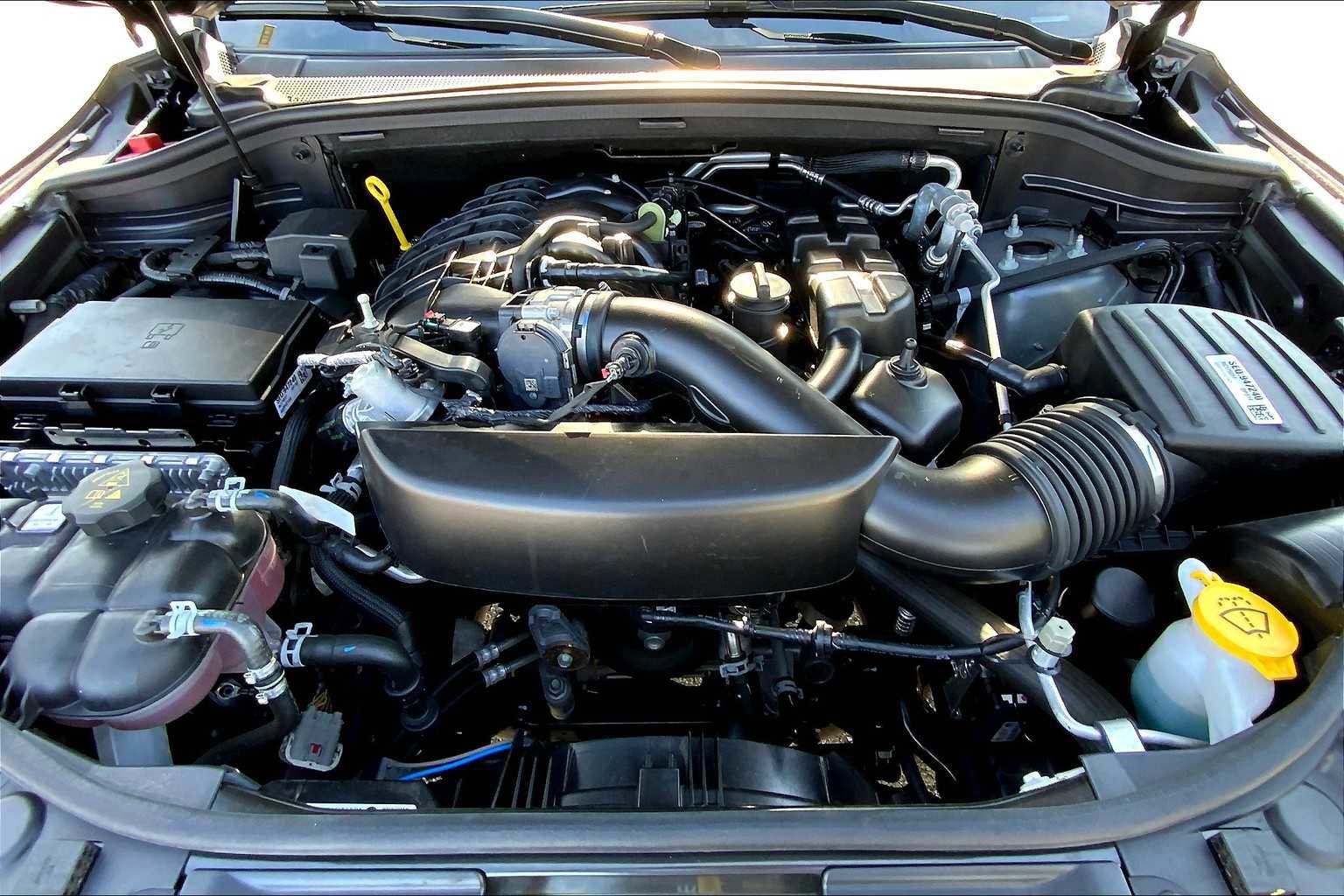 Used 2024 Dodge Durango SXT w/ 3rd Row Seating Group image 60