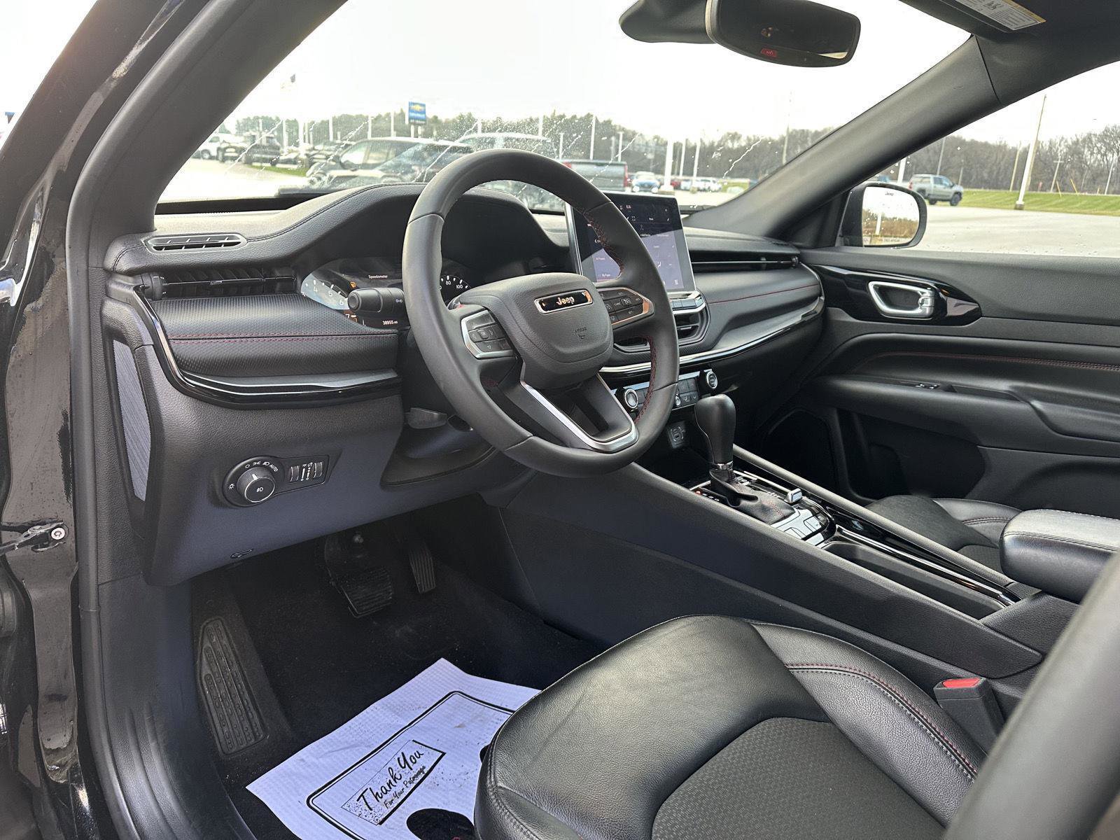 Used 2025 Jeep Compass Trailhawk AWD/4WD image 20