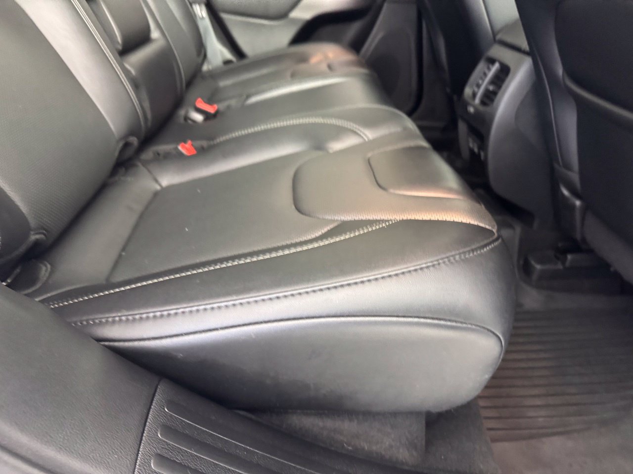 Used 2022 Jeep Cherokee Limited w/ Mopar Interior Package AWD/4WD image 32