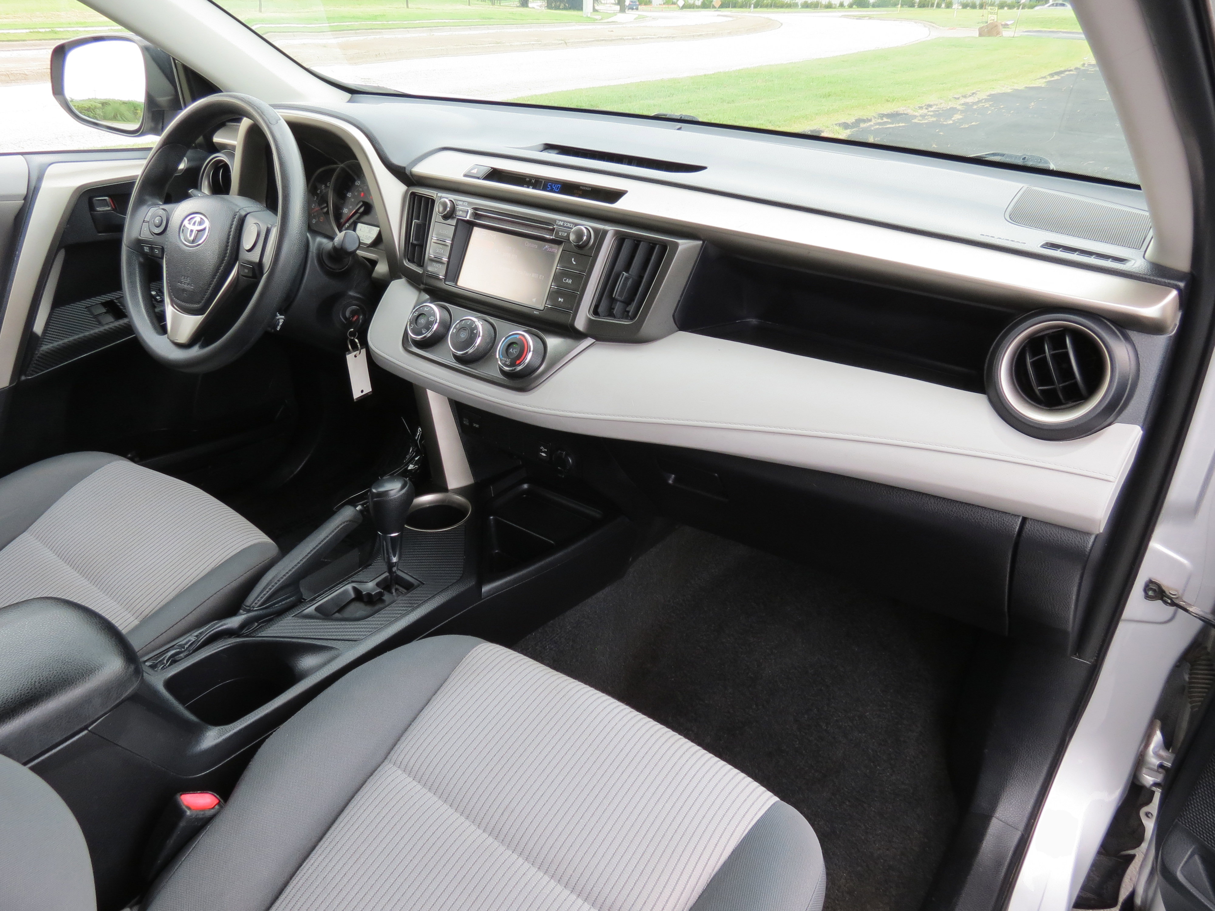 Used 2013 Toyota RAV4 LE FWD image 30