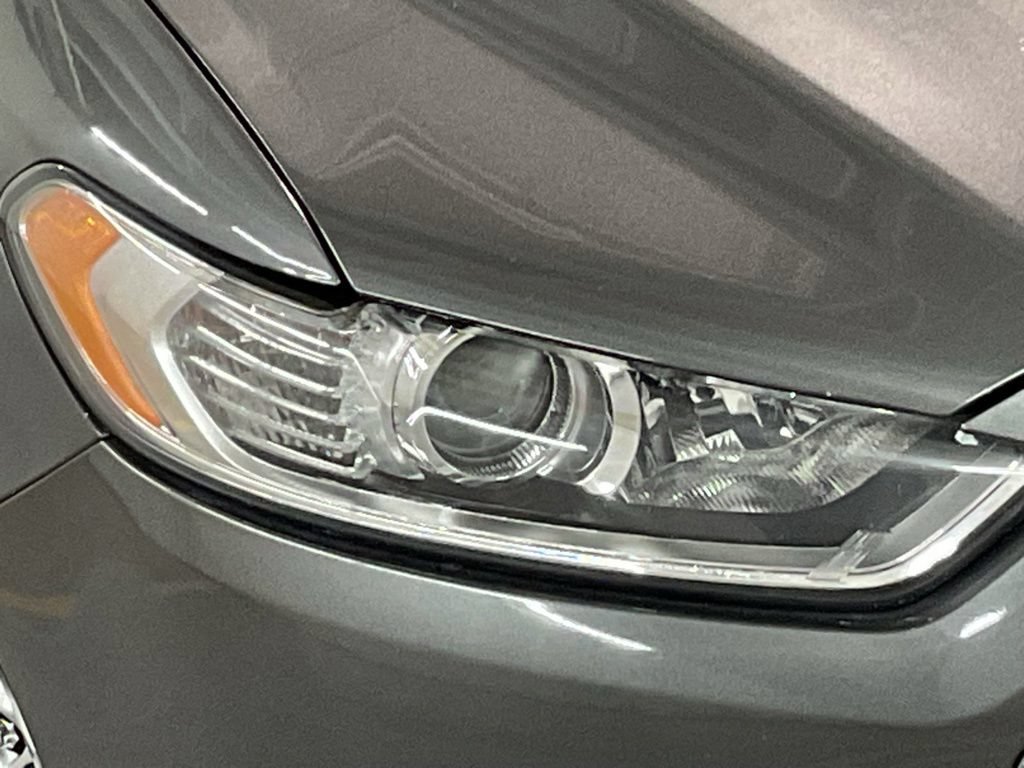 Used 2015 Ford Fusion SE w/ Equipment Group 201A FWD image 30