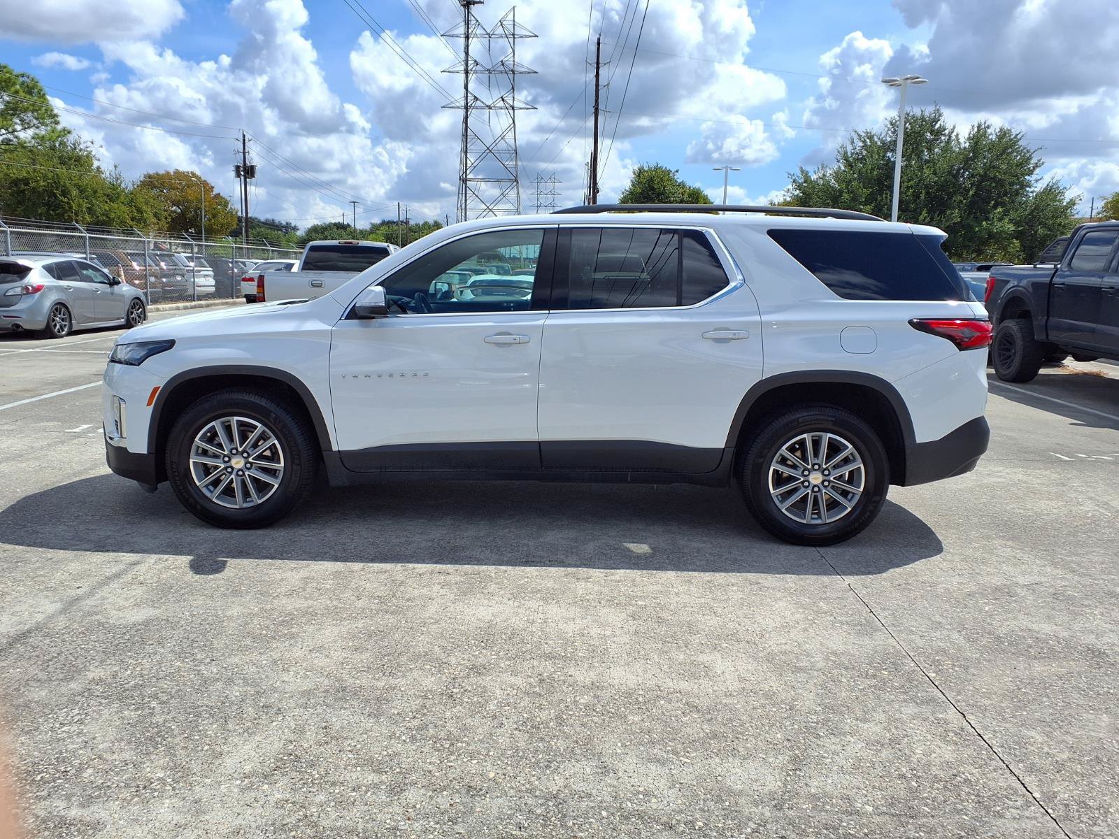 Used 2023 Chevrolet Traverse LT FWD image 24