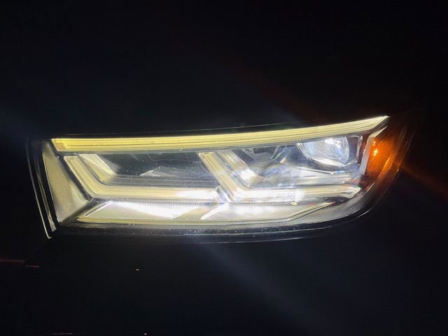 Used 2018 Audi SQ5 Premium Plus w/ Navigation Package image 11