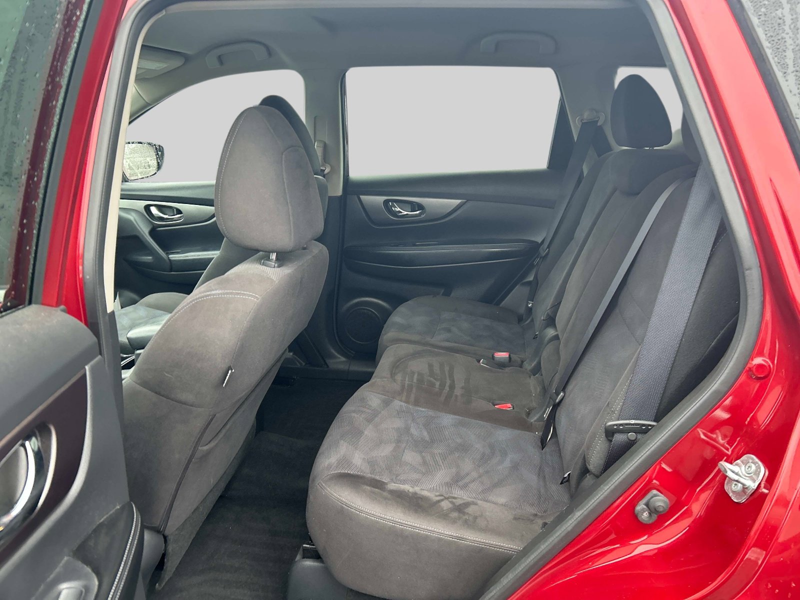 Used 2015 Nissan Rogue SV image 12