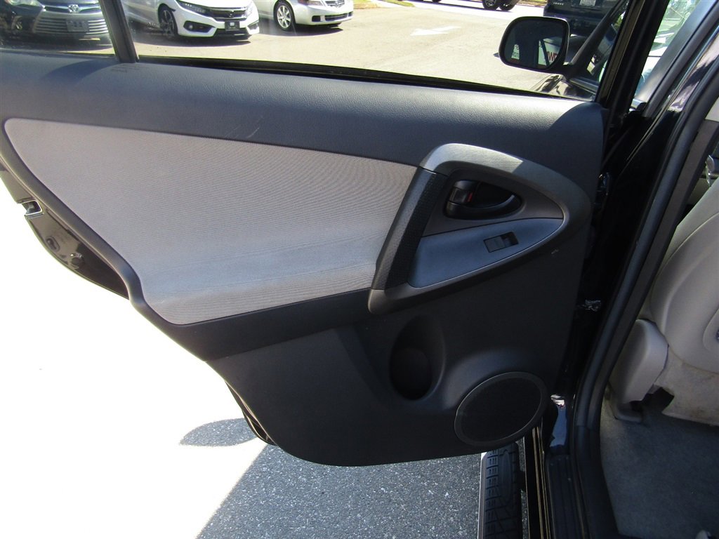 Used 2011 Toyota RAV4 2WD image 19