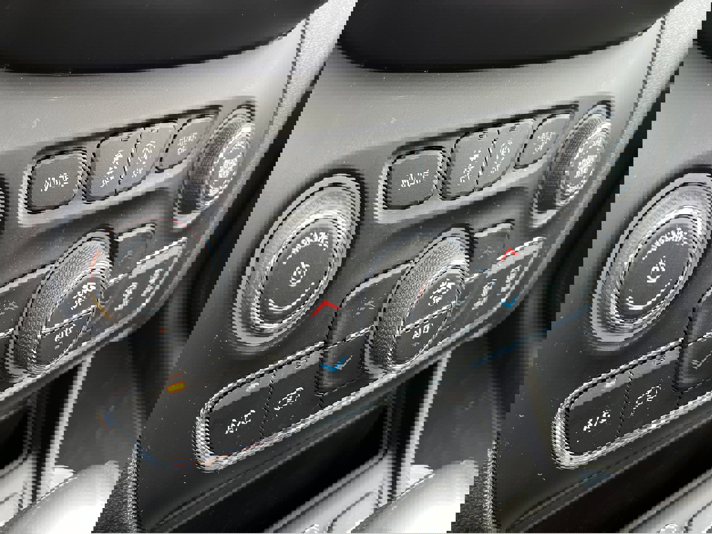 Used 2019 Jeep Cherokee Limited image 19