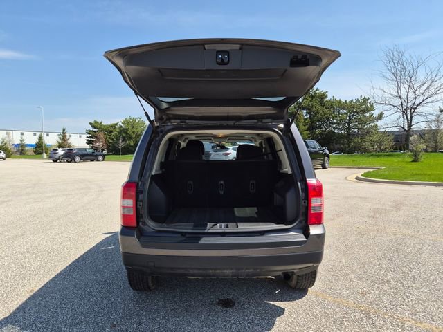 Used 2015 Jeep Patriot High Altitude AWD/4WD image 10