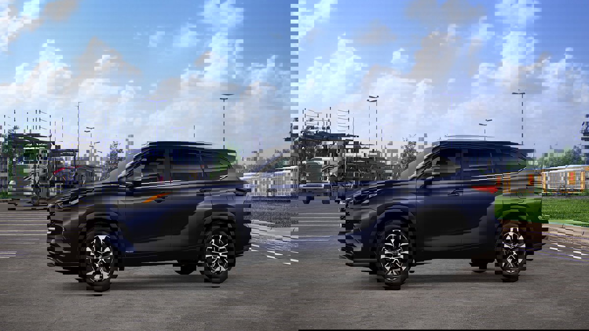 New 2026 Toyota Highlander XLE image 1