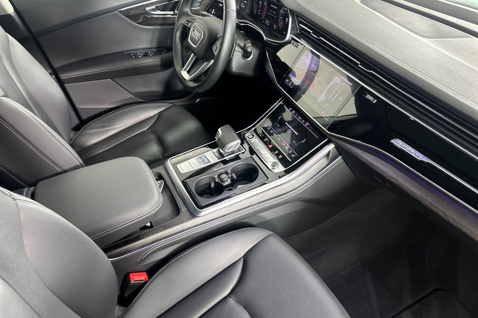 Used 2023 Audi Q8 Prestige w/ Prestige Package image 15