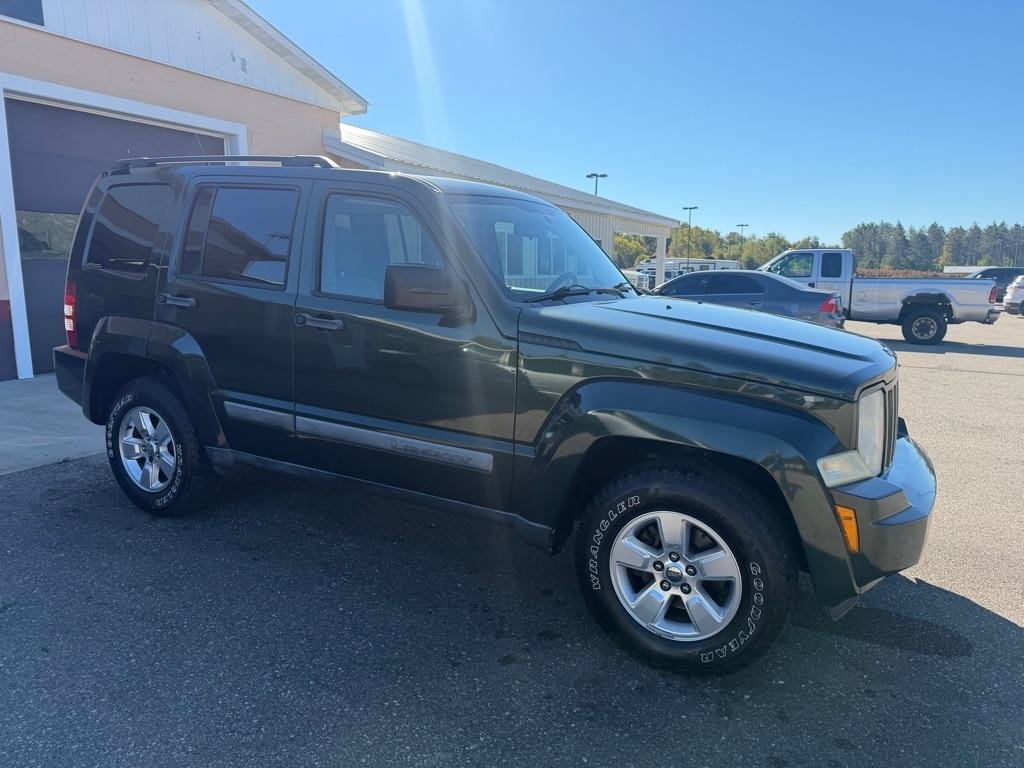 Used 2011 Jeep Liberty Sport w/ Popular Equipment Group AWD/4WD image 3
