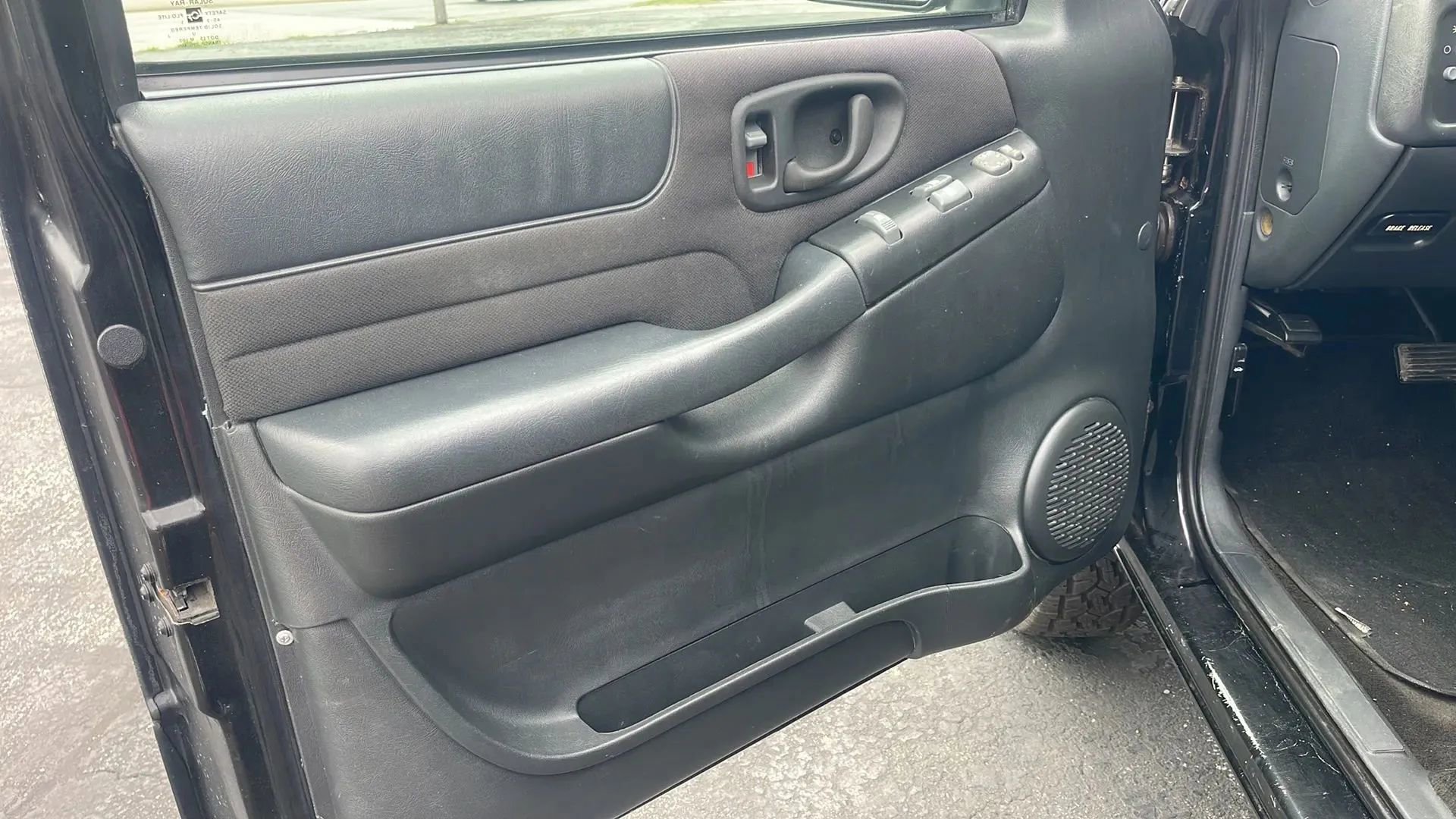 Used 2003 Chevrolet Blazer LS w/ Preferred Equipment Group image 5