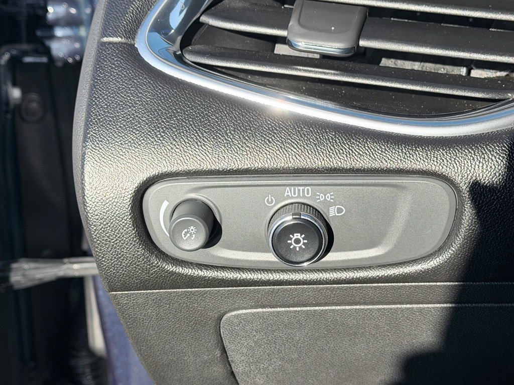 Used 2016 Chevrolet Malibu LT image 10