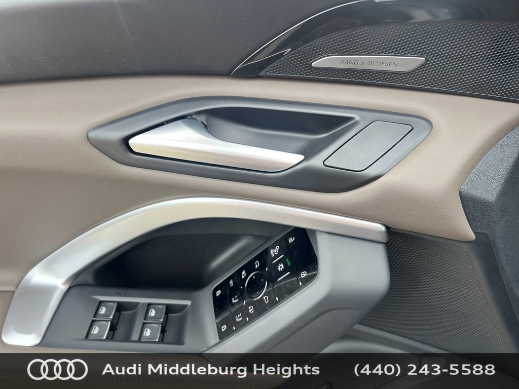 Used 2025 Audi Q5 Premium Plus w/ Premium Plus image 17