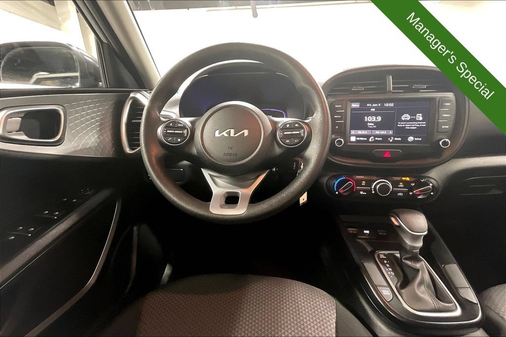 Used 2025 Kia Soul LX w/ LX Technology Package FWD image 6