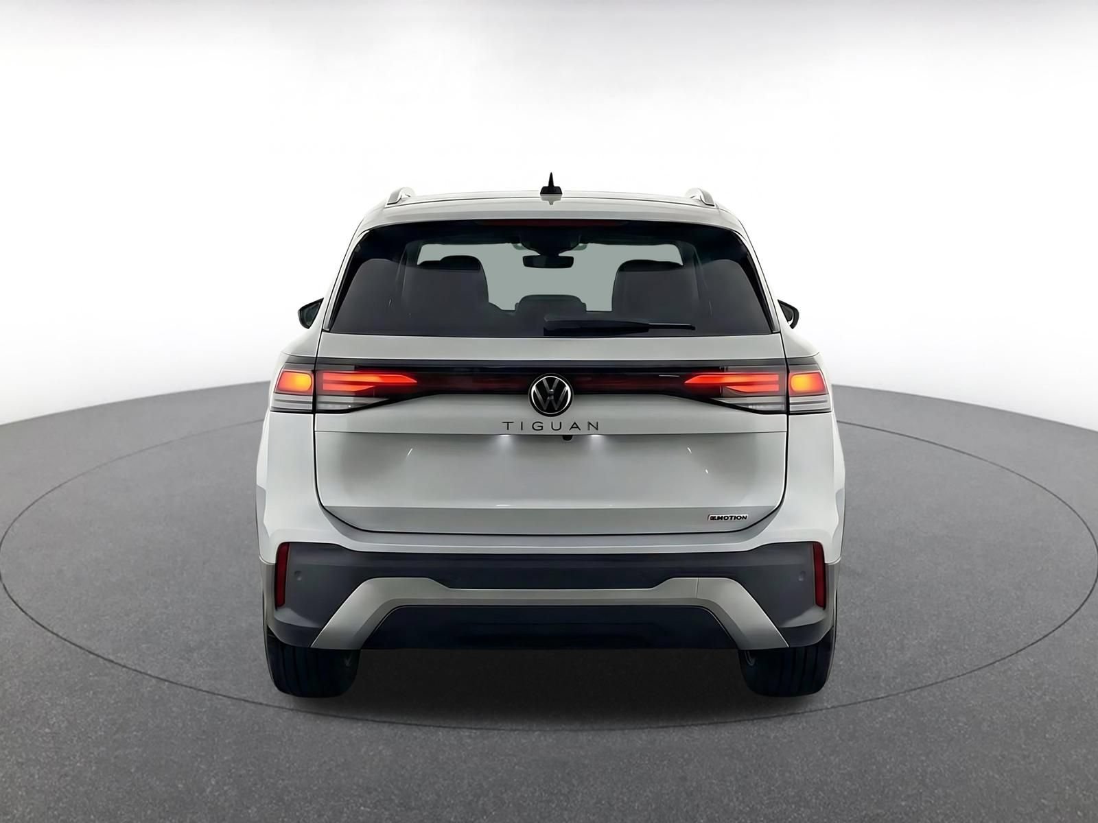 Used 2026 Volkswagen Tiguan SE AWD/4WD image 19