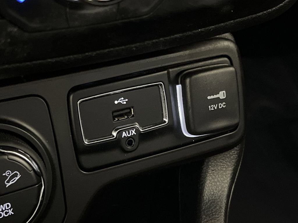 Used 2023 Jeep Renegade Trailhawk AWD/4WD image 35