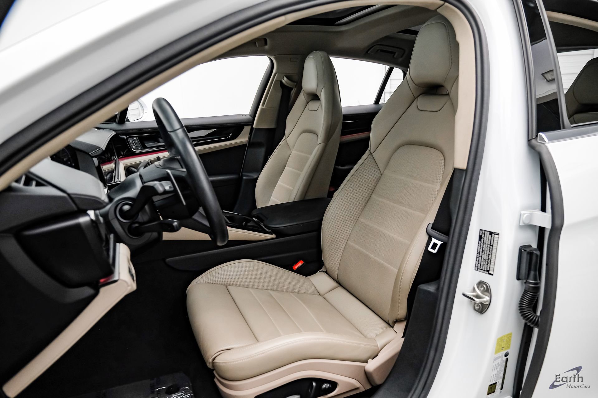 Used 2025 Porsche Panamera w/ Premium Package image 35