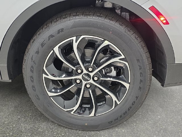 New 2026 Lincoln Nautilus Premier AWD/4WD image 28