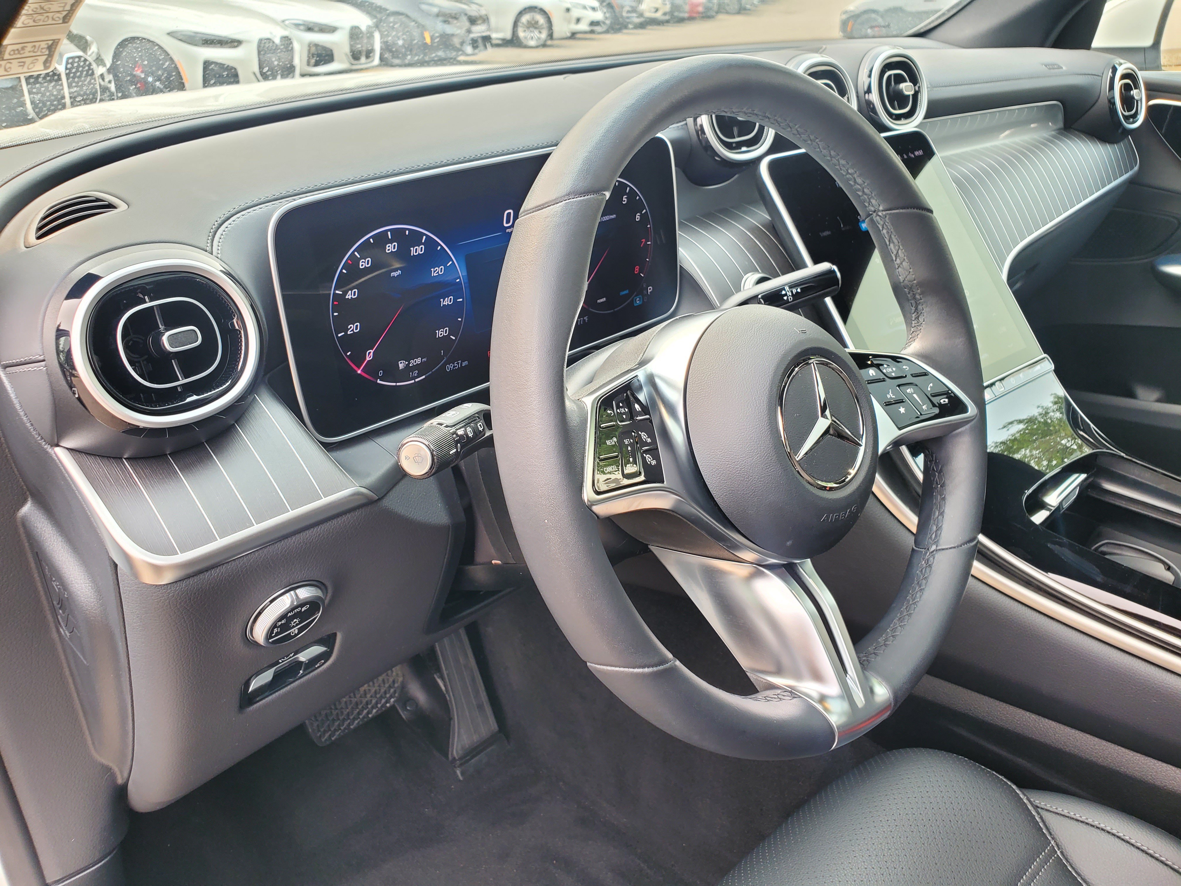 Used 2025 Mercedes-Benz GLC 300 image 10