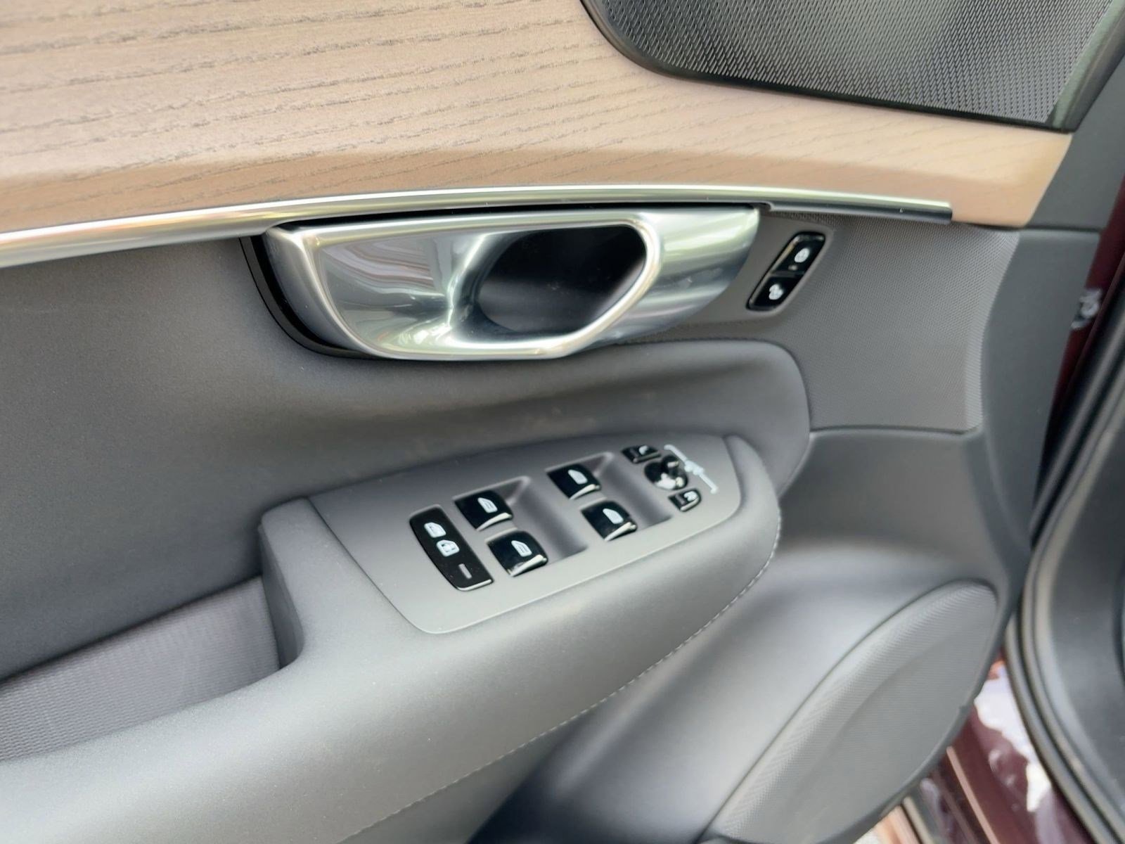 New 2026 Volvo XC90 B6 Plus w/ Protection Package image 13