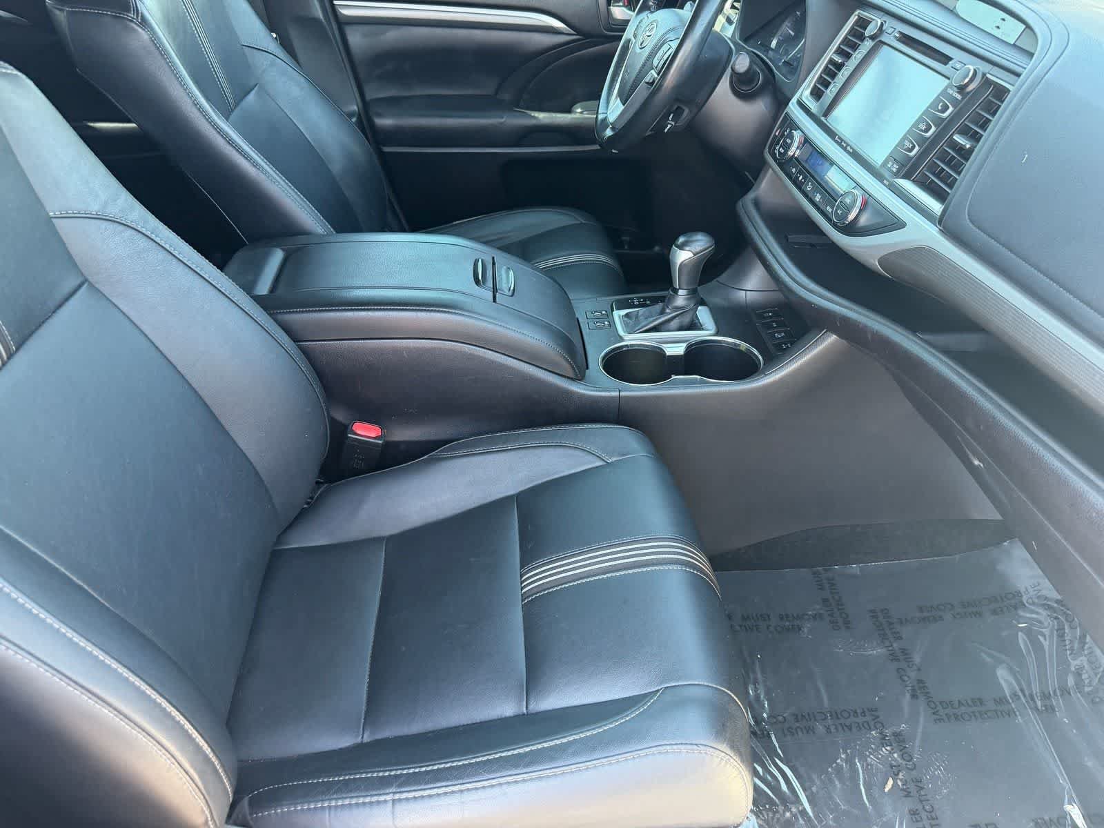 Used 2018 Toyota Highlander SE w/ Carpet Mat Package (TMS) AWD/4WD image 11