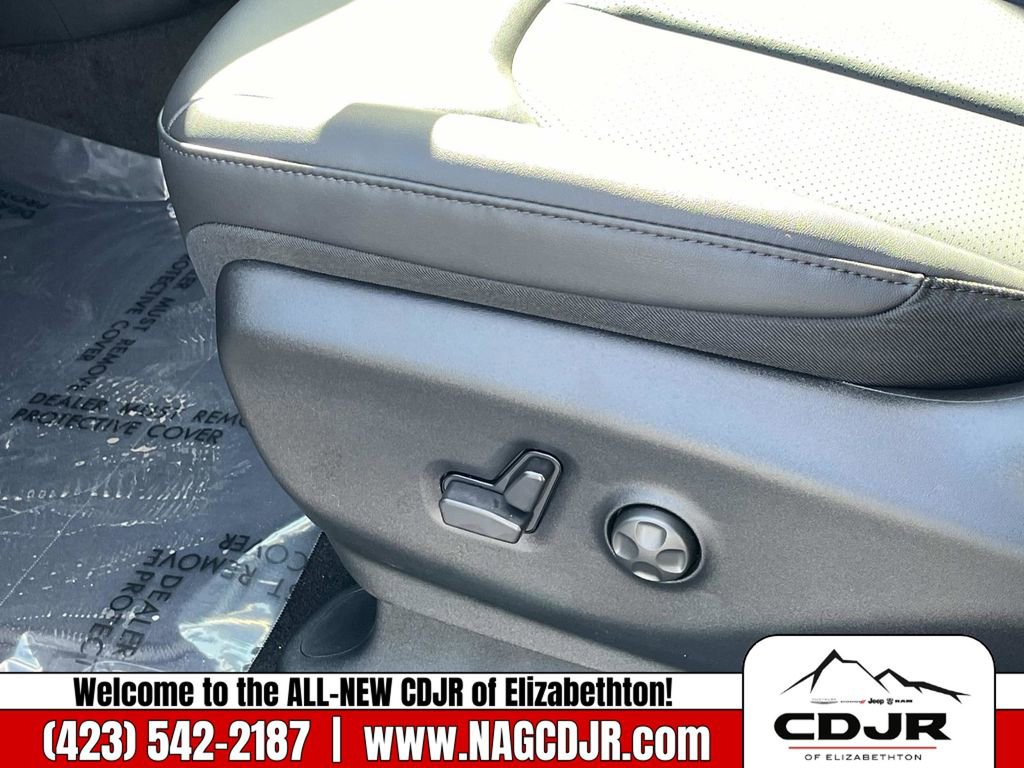 New 2026 Chrysler Pacifica Select image 23