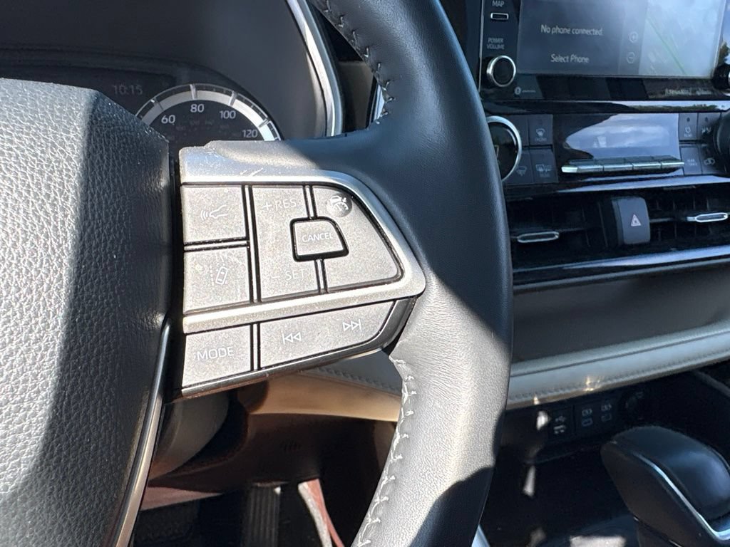 Used 2022 Toyota Highlander XLE AWD/4WD image 20