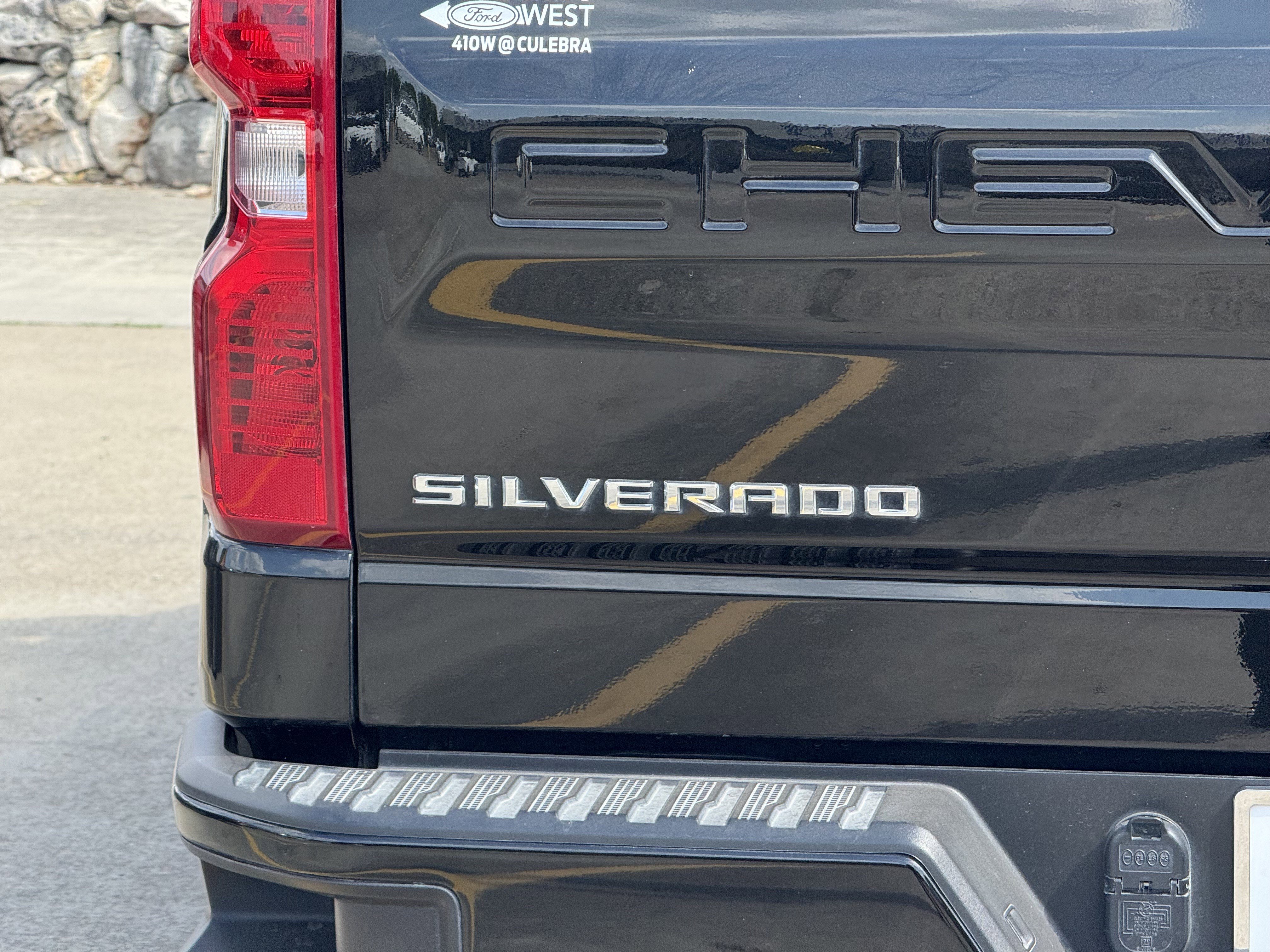 Used 2025 Chevrolet Silverado 1500 Custom Trail Boss w/ LPO, Dark Essentials Package image 12