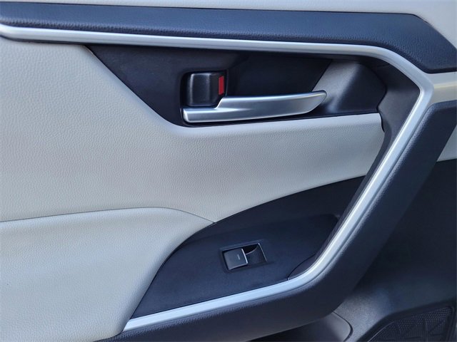 Used 2025 Toyota RAV4 XLE image 35