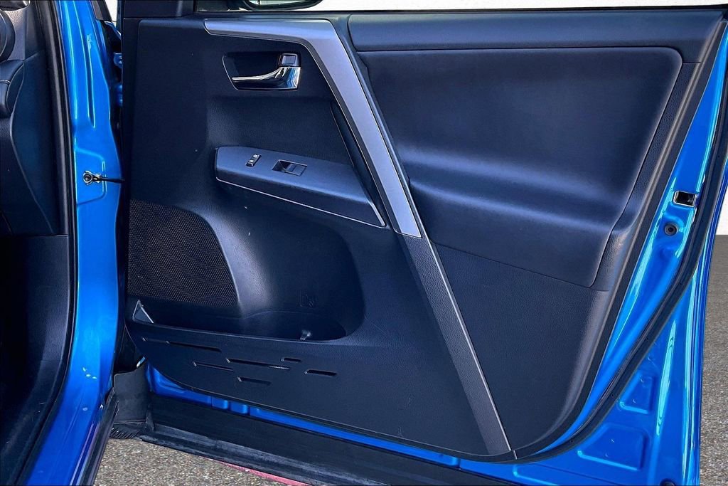 Certified 2018 Toyota RAV4 XLE FWD image 28